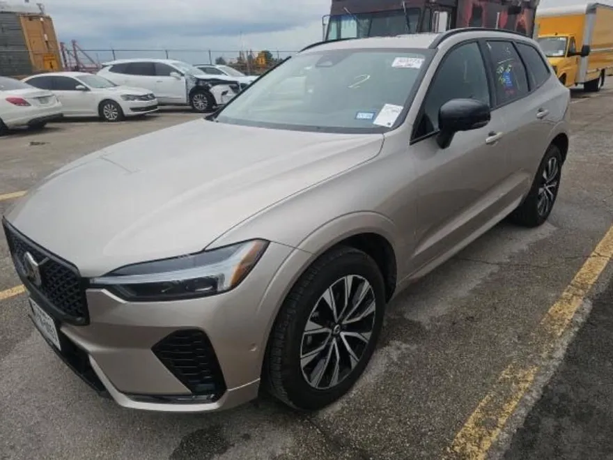 2025 Volvo XC60 Plus photo 1