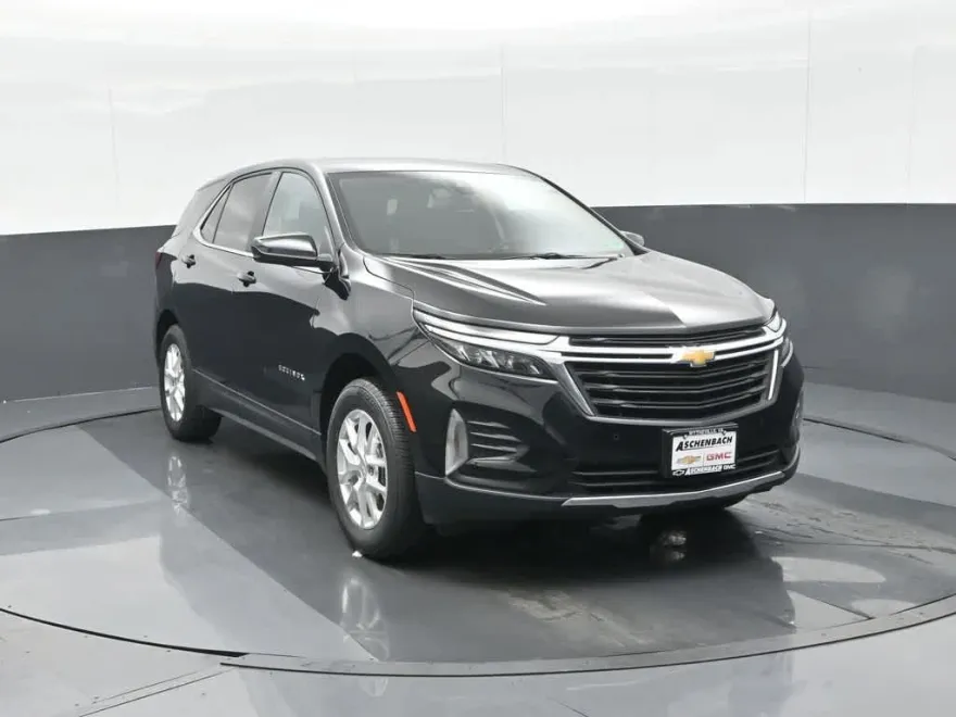 2024 Chevrolet Equinox LT photo 1