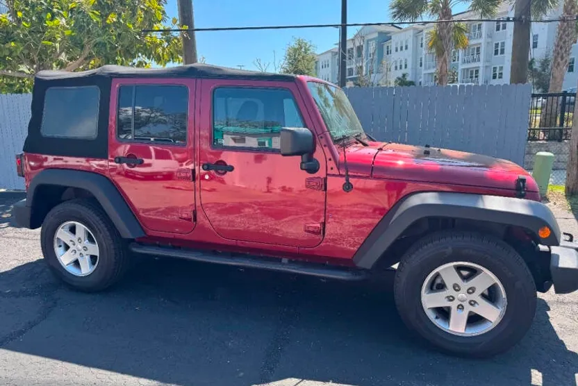 2013 Jeep Wrangler Unlimited Sport photo 1