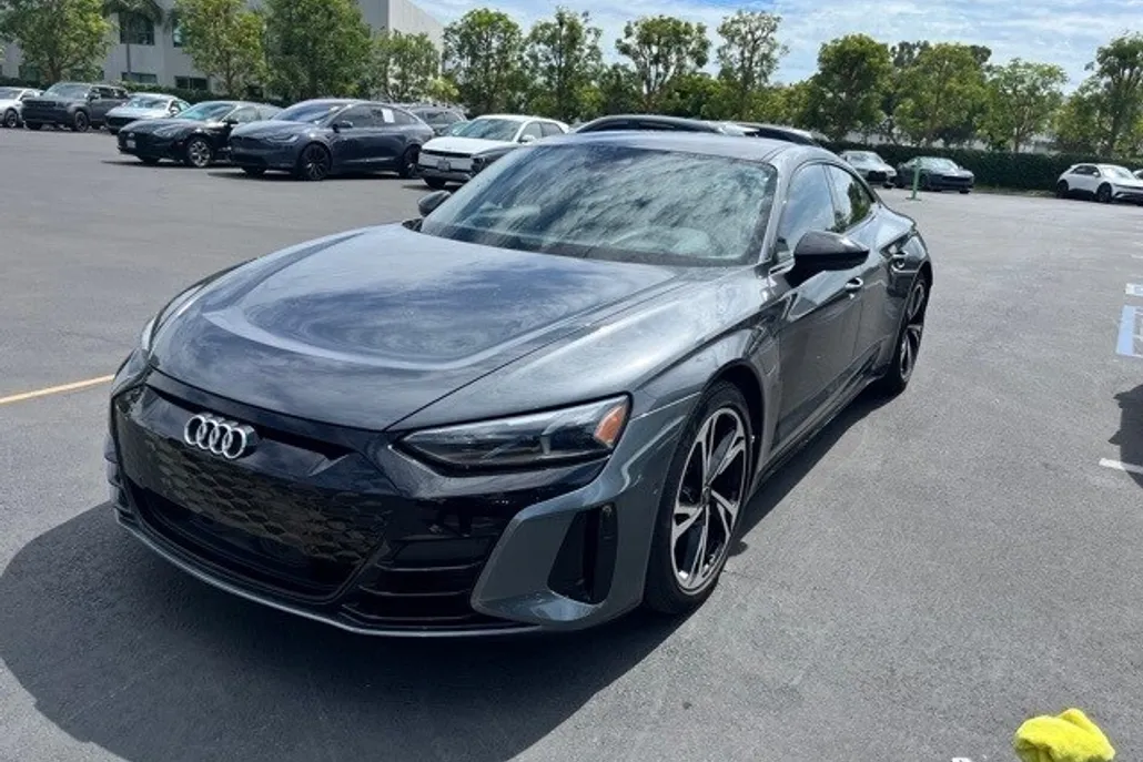 2022 Audi e-tron GT Prestige photo 1