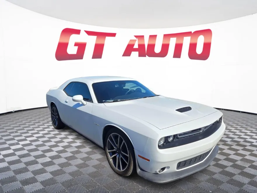 2022 Dodge Challenger R/T photo 1