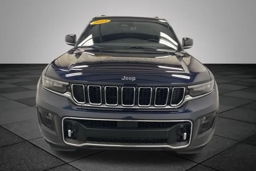 2023 Jeep Grand Cherokee Overland photo 1