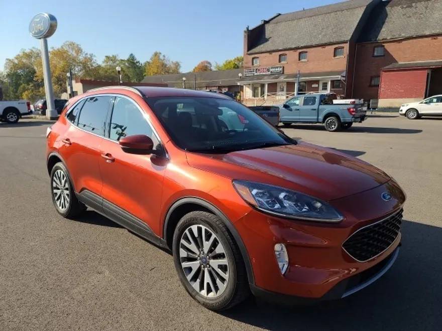 2020 Ford Escape Titanium Hybrid photo 1