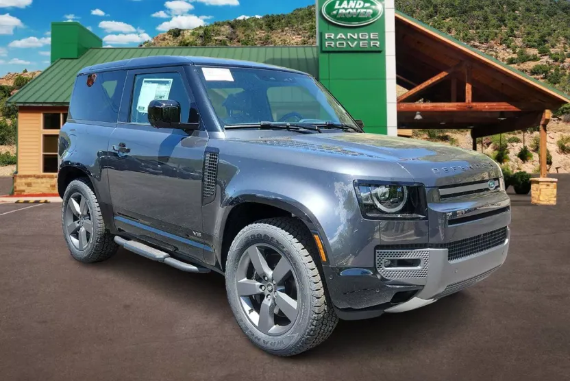 2025 Land Rover Defender 90 V8 photo 1