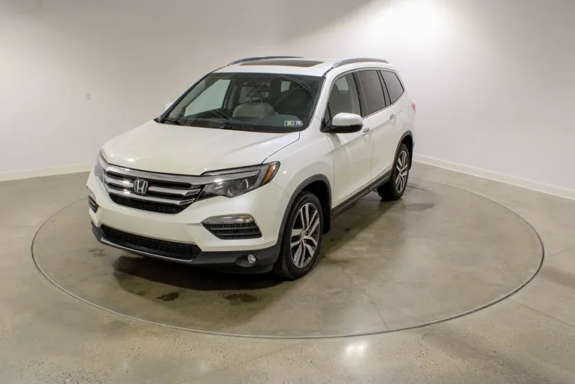 2016 Honda Pilot Touring photo 1