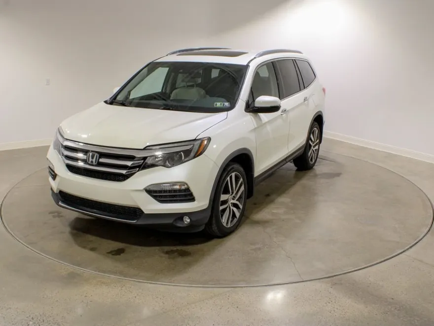 2016 Honda Pilot Touring photo 1