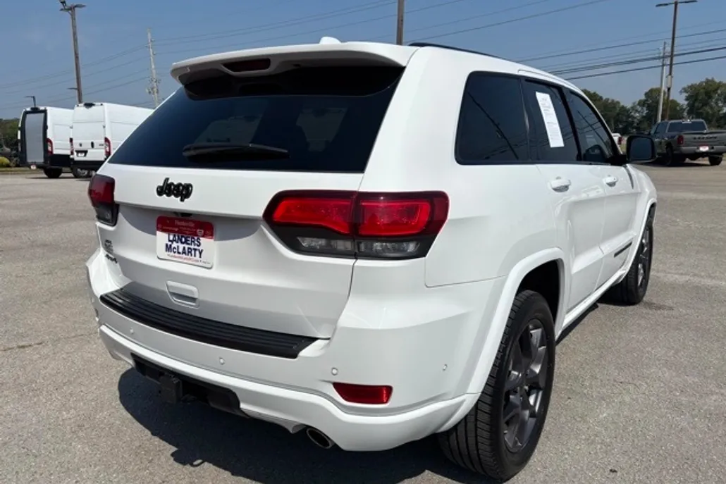 2021 Jeep Grand Cherokee Anniversary Edition photo 1