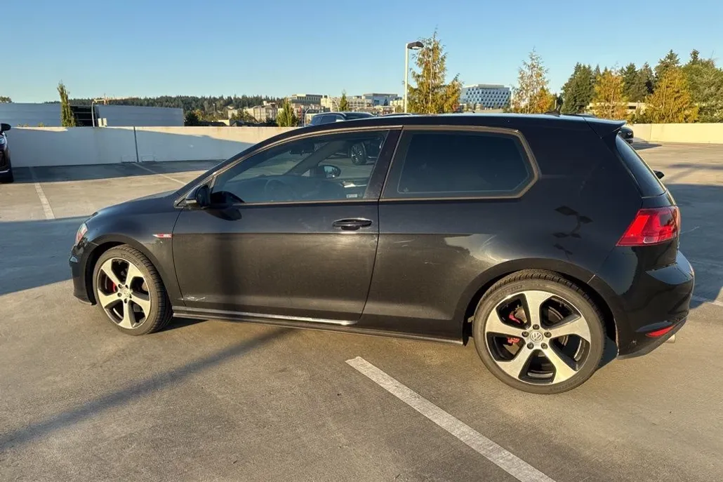 2016 Volkswagen Golf GTI S photo 1