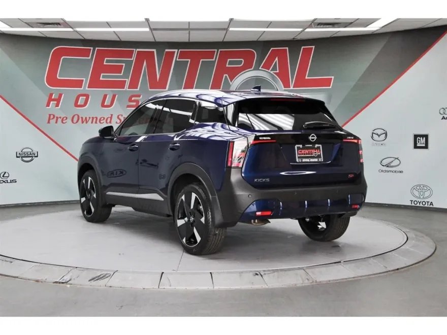 2025 Nissan Kicks SR photo 1