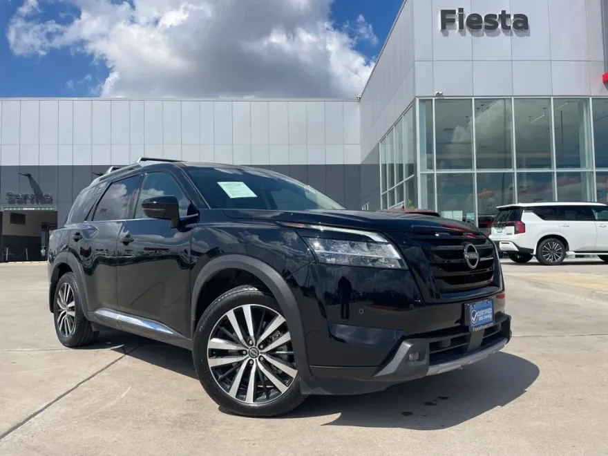 2023 Nissan Pathfinder Platinum photo 1