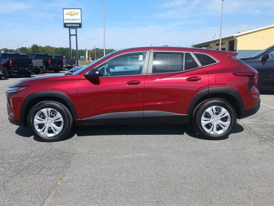 2024 Chevrolet Trax LS photo 1