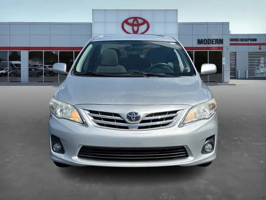 2013 Toyota Corolla LE photo 1