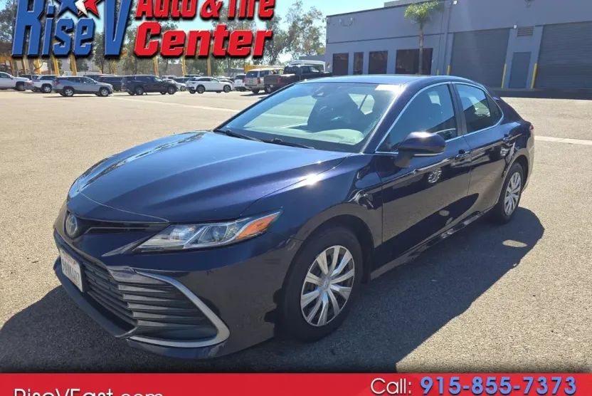 2022 Toyota Camry LE Hybrid photo 1