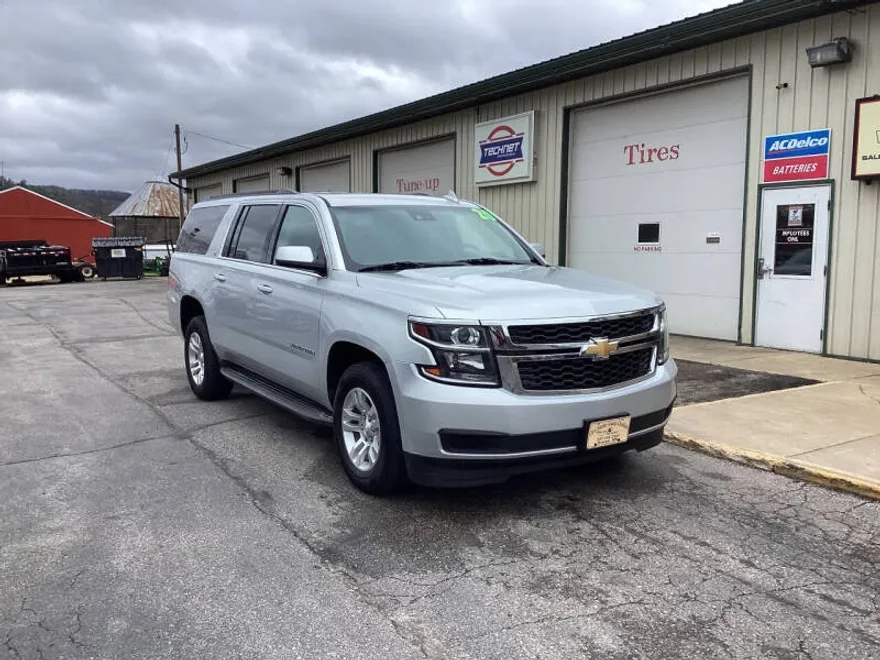 2020 Chevrolet Suburban LT photo 1