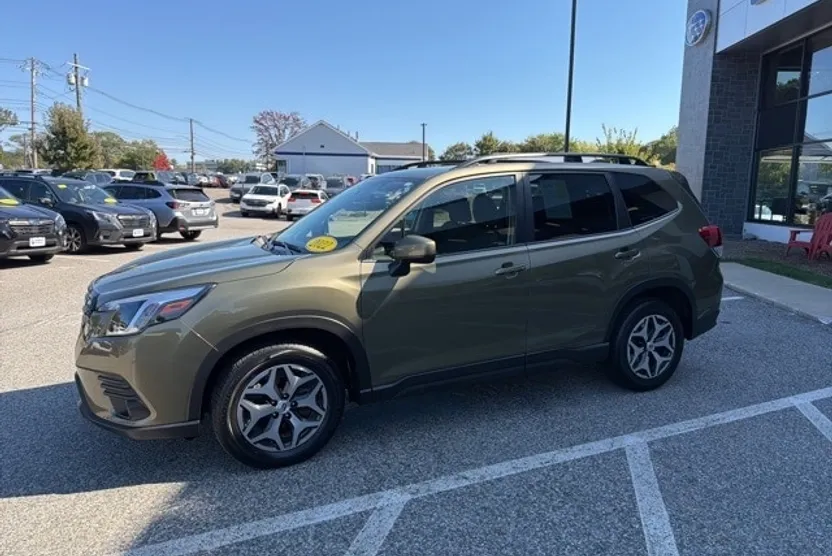 2022 Subaru Forester Premium photo 1