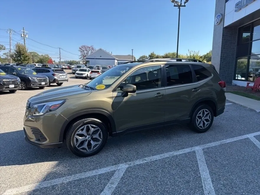 2022 Subaru Forester Premium photo 1
