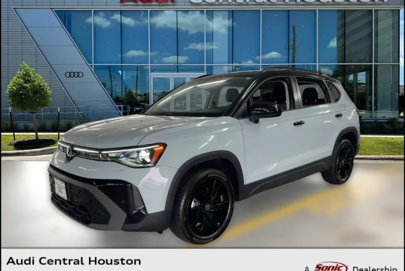 2025 Volkswagen Taos SE photo 1