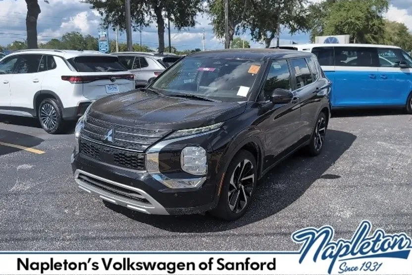 2022 Mitsubishi Outlander SE photo 1