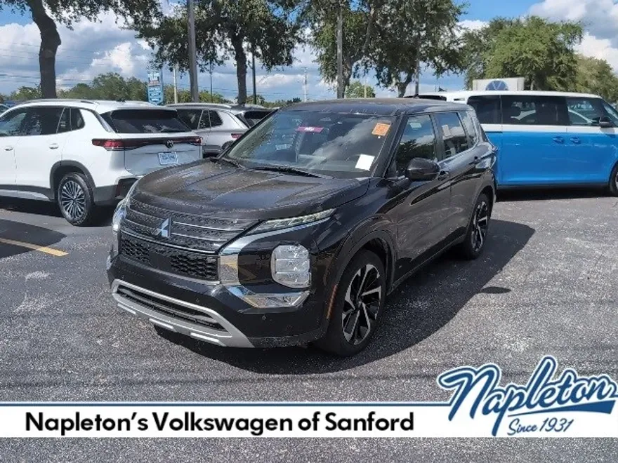 2022 Mitsubishi Outlander SE photo 1