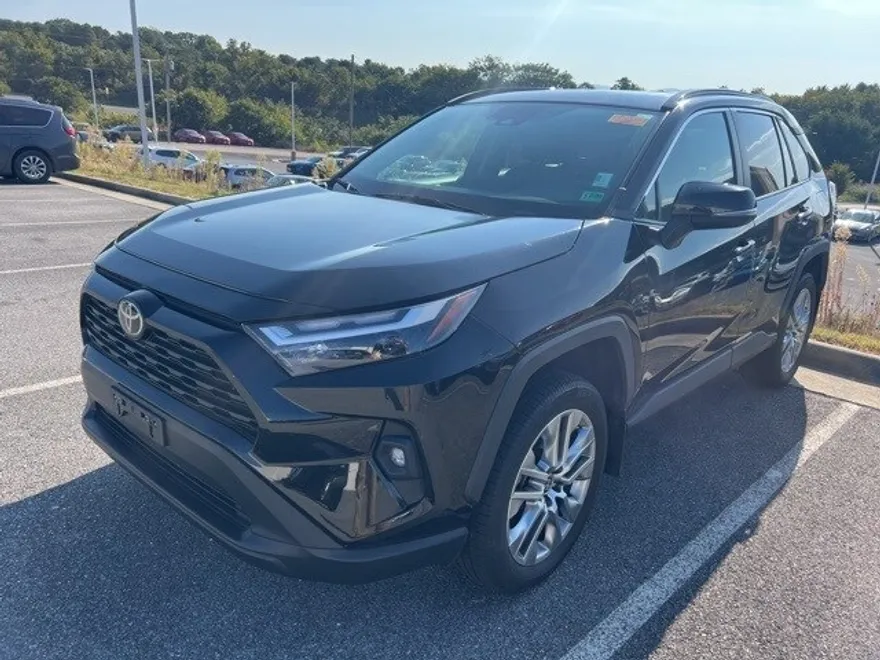 2023 Toyota RAV4 XLE Premium photo 1