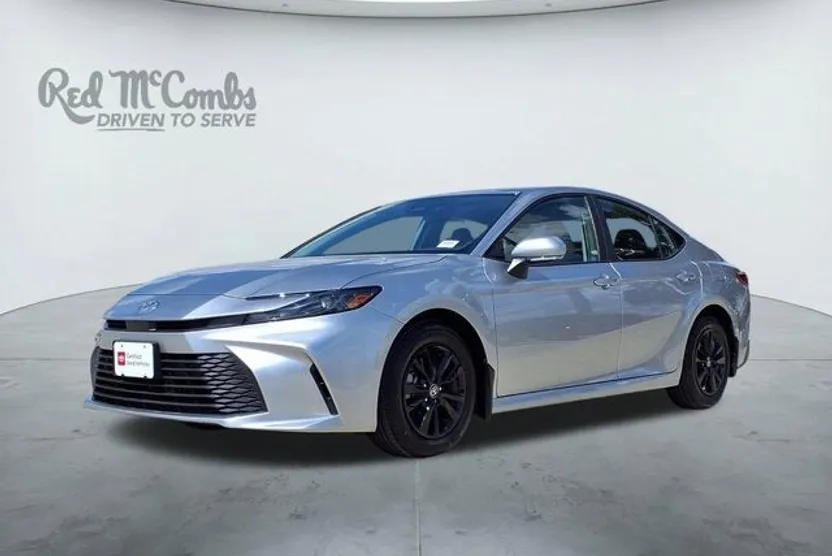 2025 Toyota Camry LE photo 1