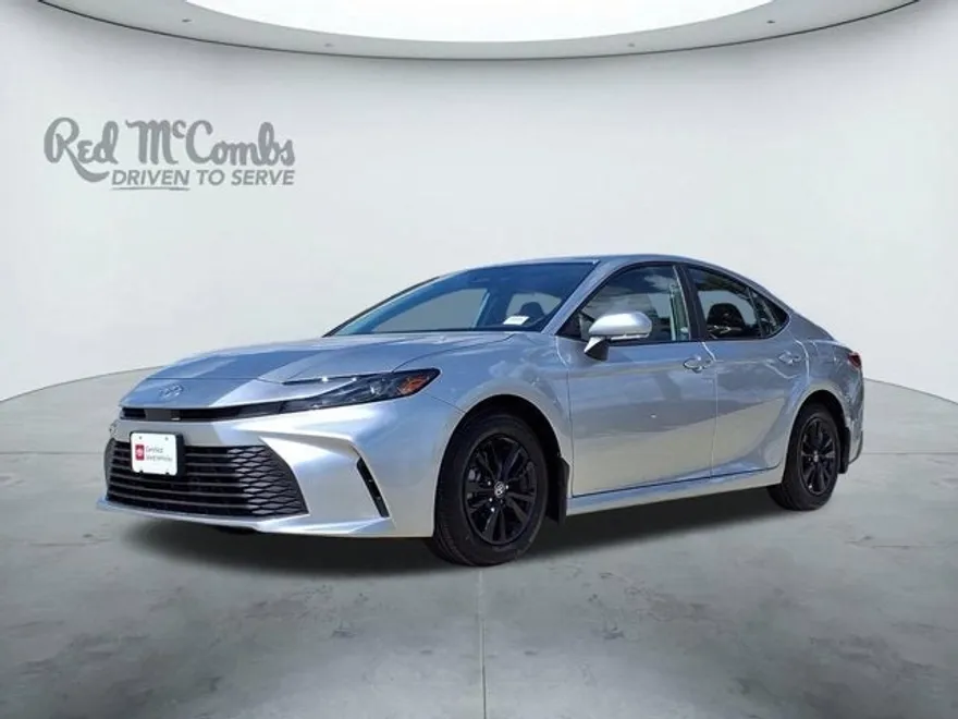 2025 Toyota Camry LE photo 1