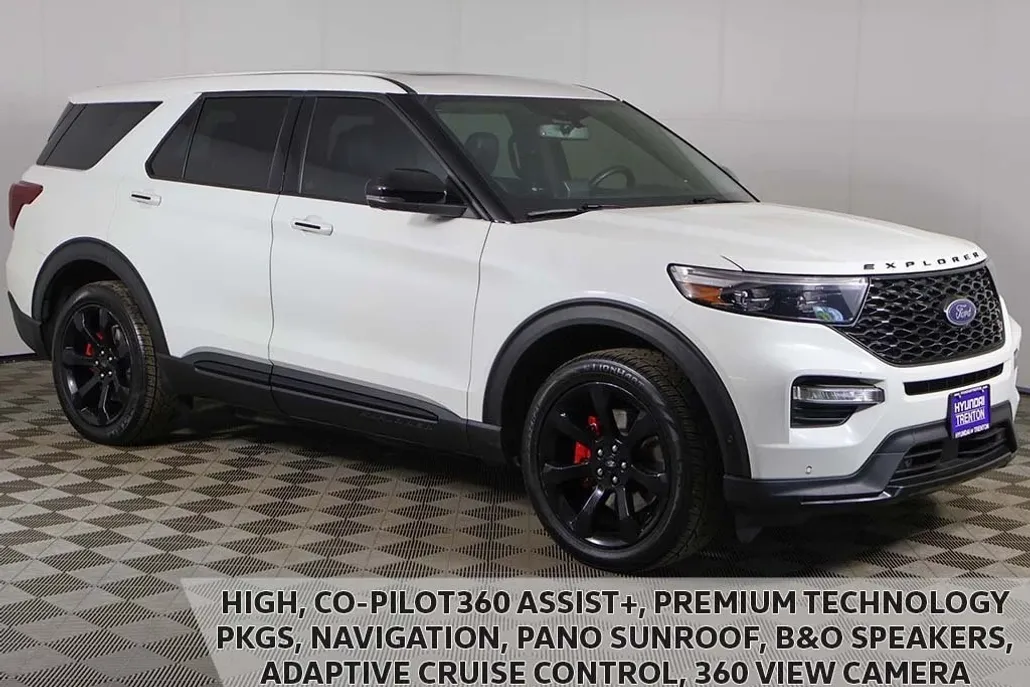 2022 Ford Explorer ST photo 1