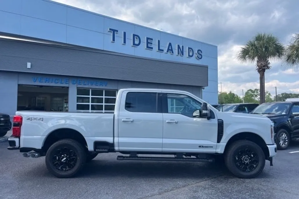 2025 Ford F-250 Lariat photo 1