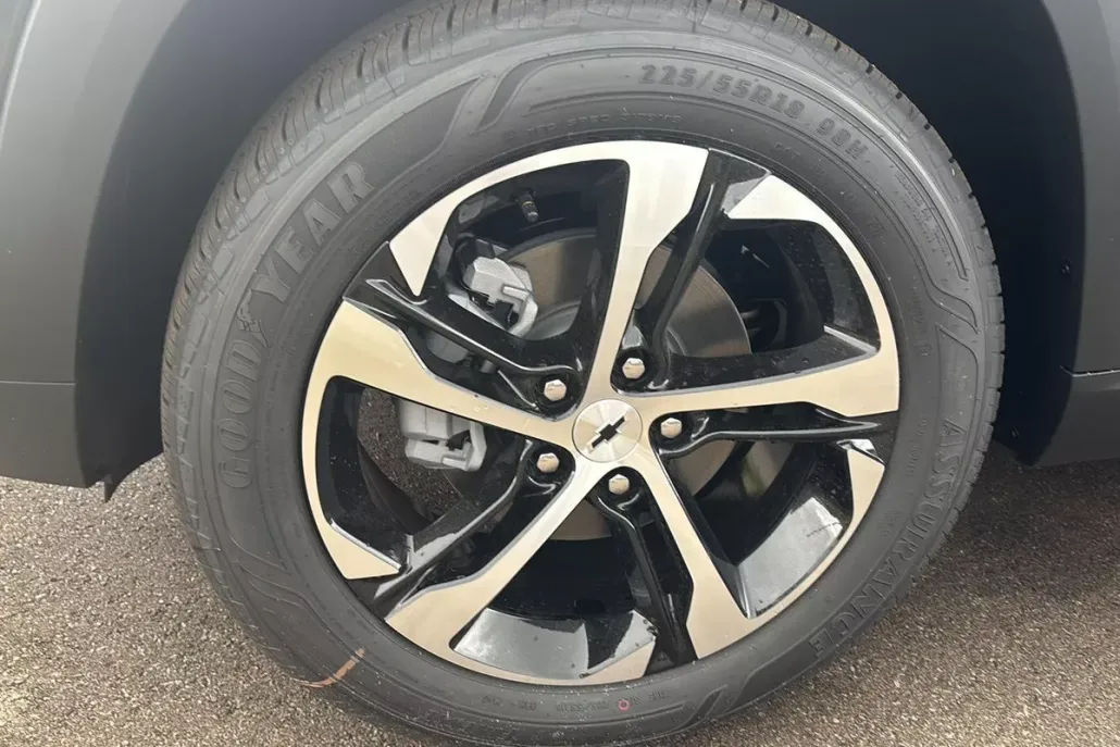 2025 Chevrolet Trax 1 photo 1