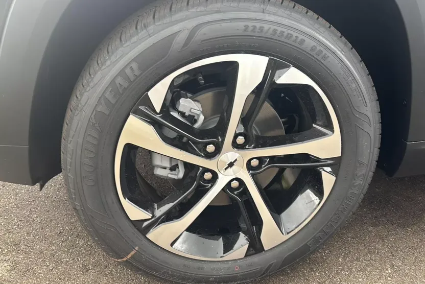 2025 Chevrolet Trax 1 photo 1