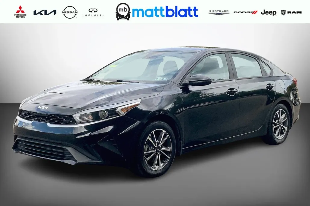 2023 Kia Forte LXS photo 1