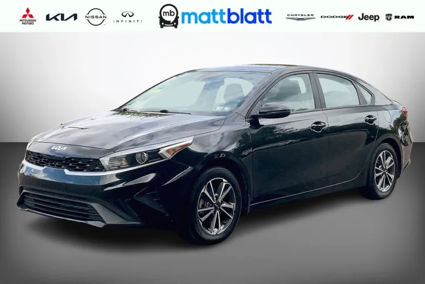 2023 Kia Forte LXS photo 1