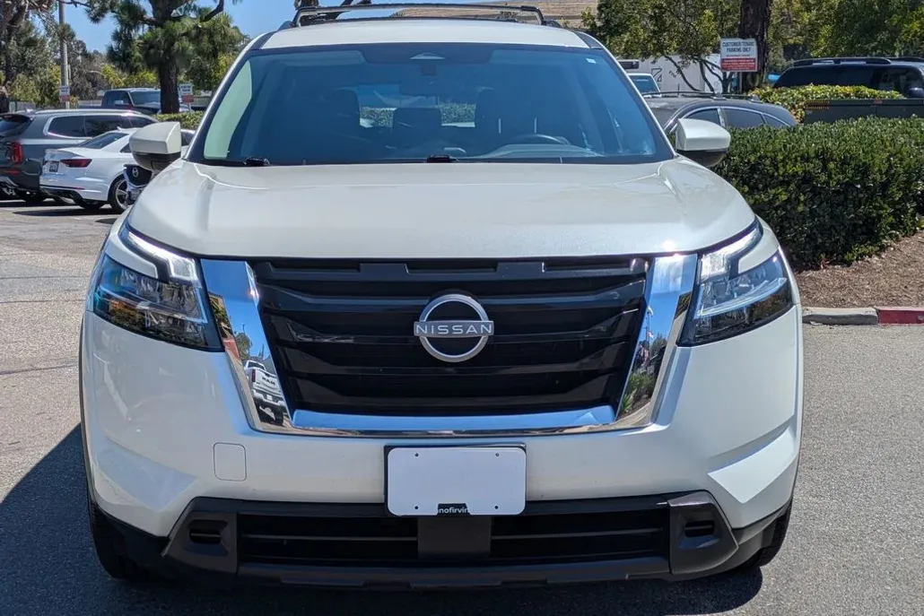 2022 Nissan Pathfinder SV photo 1