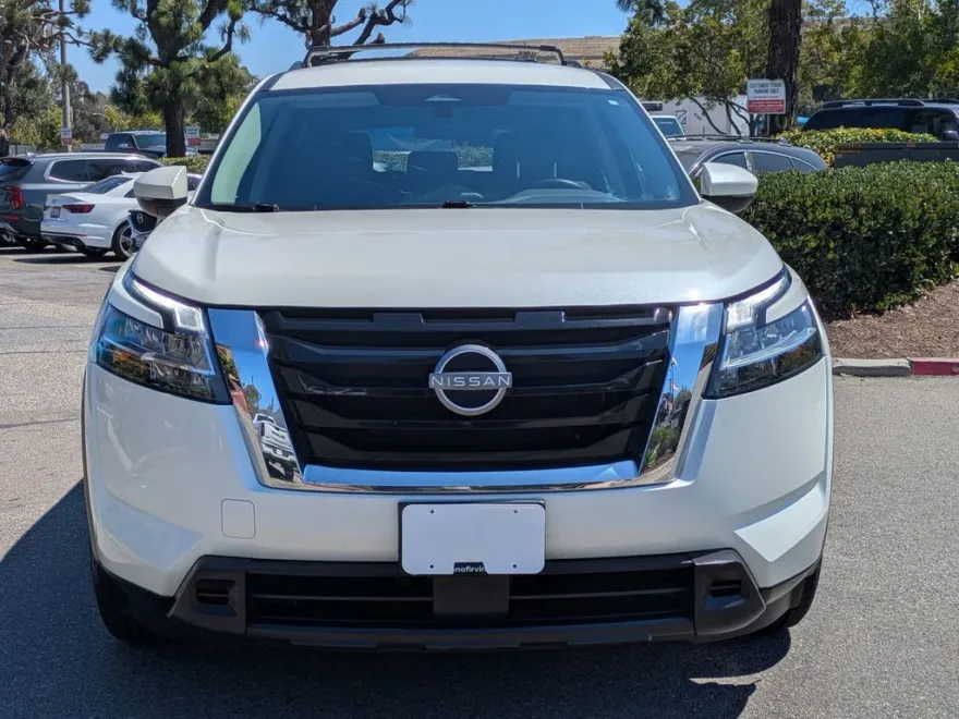2022 Nissan Pathfinder SV photo 1
