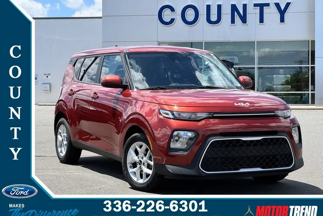 2022 Kia Soul LX photo 1