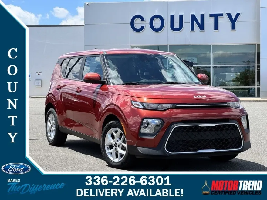 2022 Kia Soul LX photo 1