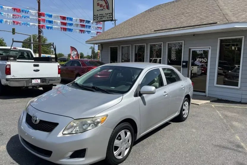 2010 Toyota Corolla LE photo 1