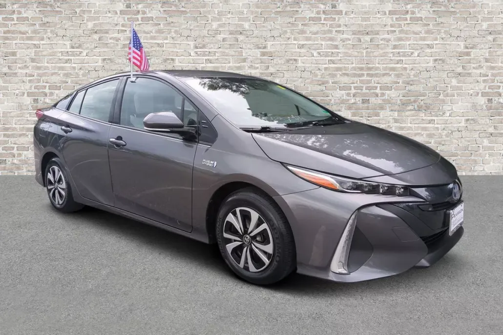2017 Toyota Prius Prime Premium photo 1
