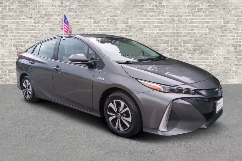 2017 Toyota Prius Prime Premium photo 1