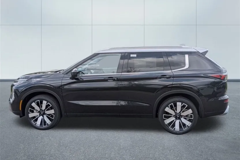 2025 Mitsubishi Outlander Platinum photo 1