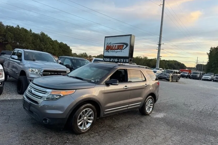 2013 Ford Explorer XLT photo 1