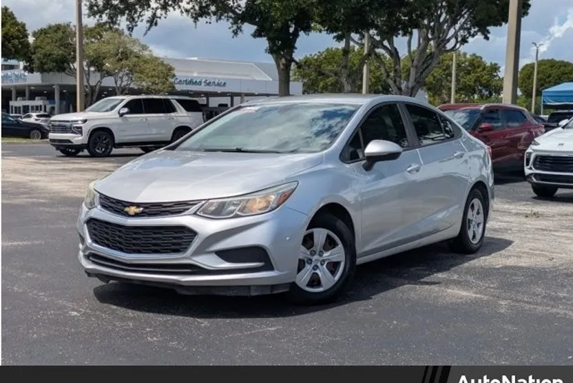 2017 Chevrolet Cruze LS photo 1