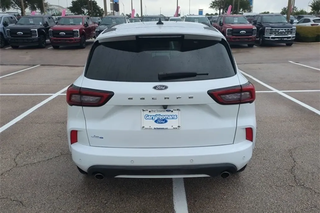 2023 Ford Escape ST-Line photo 1