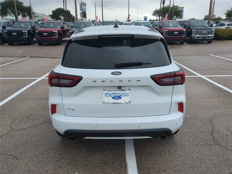 2023 Ford Escape ST-Line photo 1