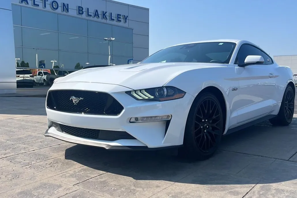 2022 Ford Mustang GT Premium photo 1