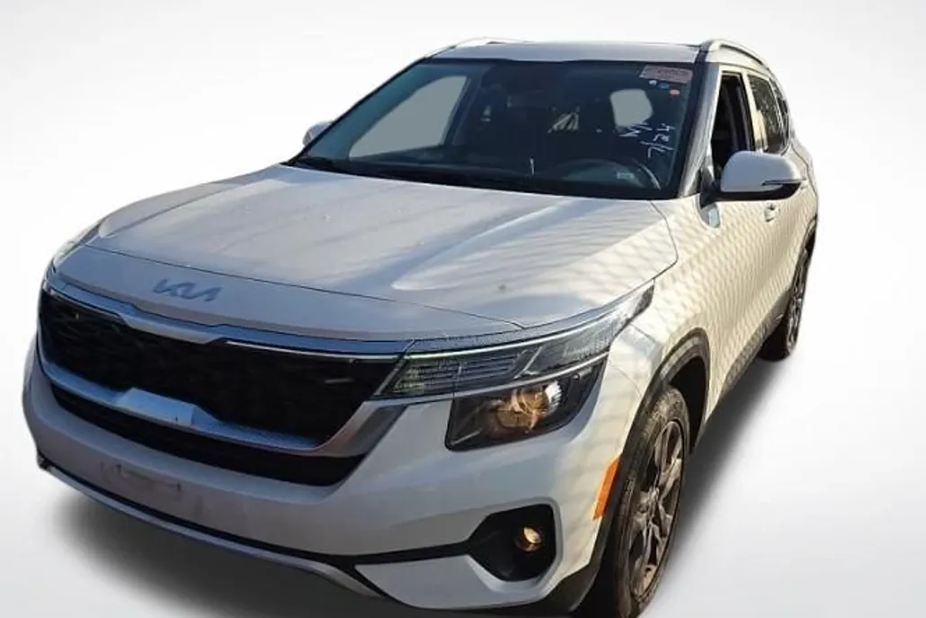2023 Kia Seltos S photo 1