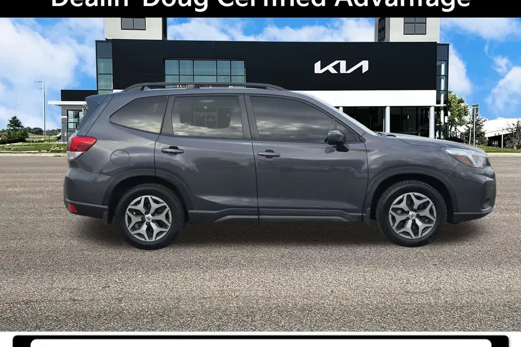 2021 Subaru Forester Premium photo 1