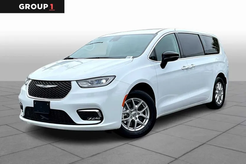 2024 Chrysler Pacifica Touring L photo 1