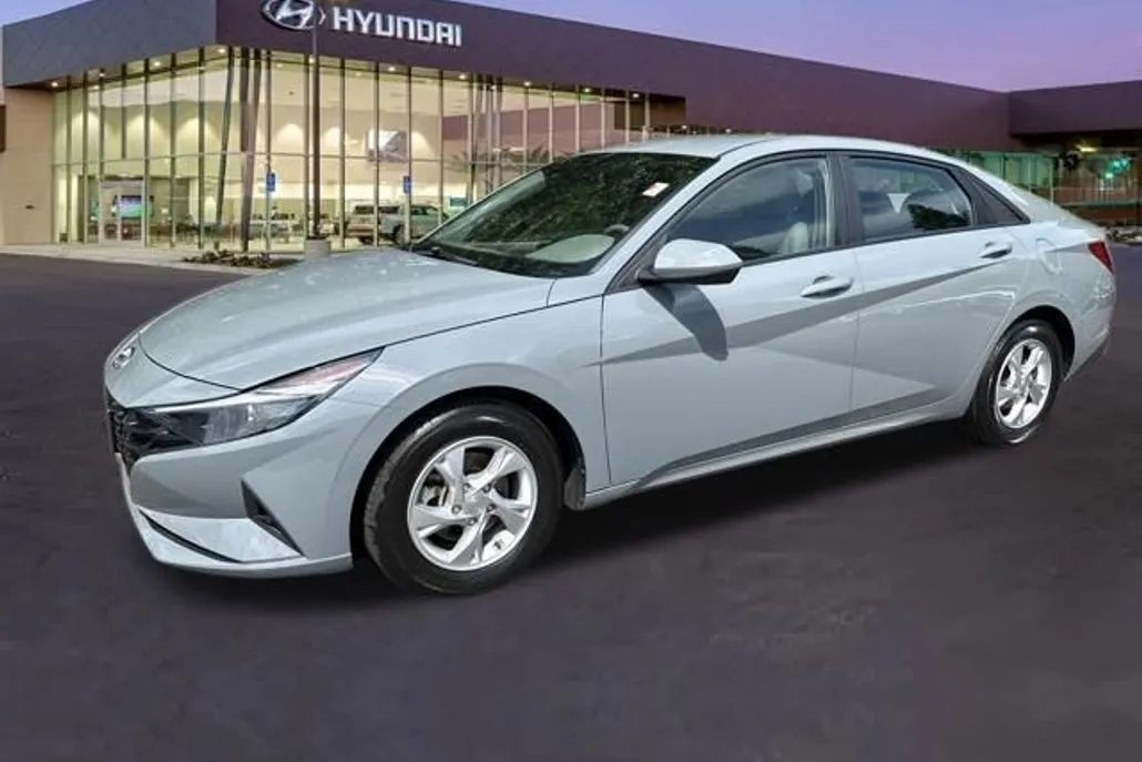 2022 Hyundai Elantra SE photo 1