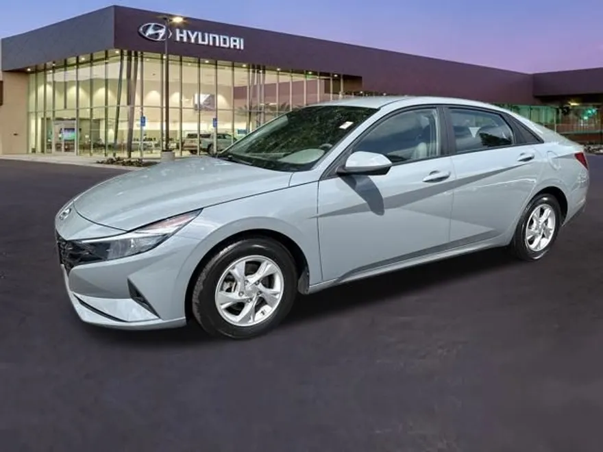 2022 Hyundai Elantra SE photo 1